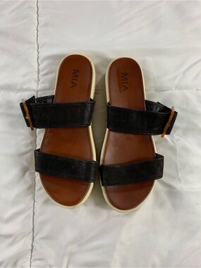 Pre loved MIA sandals womens size 9